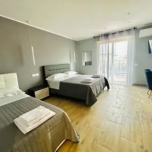Aqua - And Bed & Breakfast
